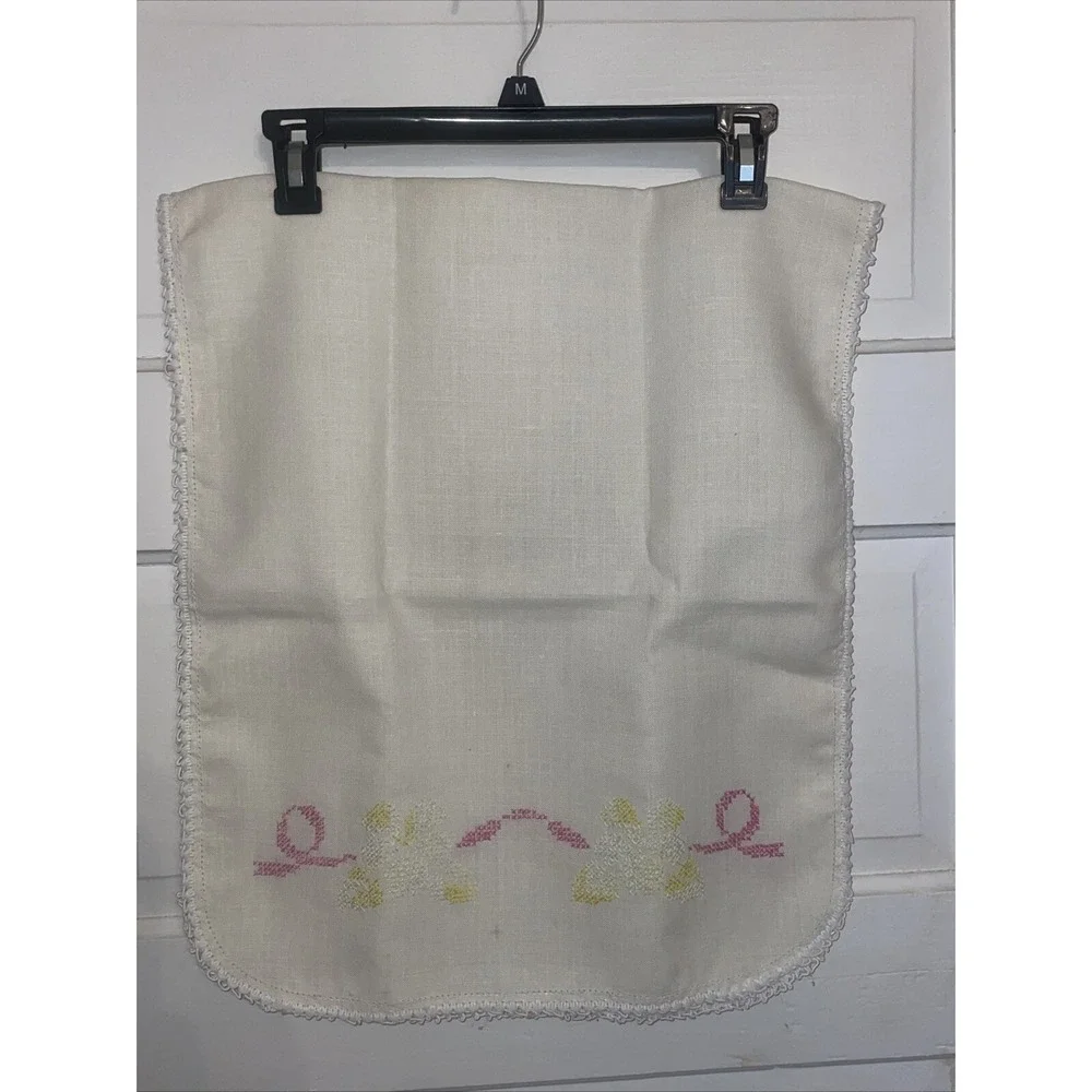 Rectangular Dresser Scarf Runner Embroidered With Crochet Trim‎